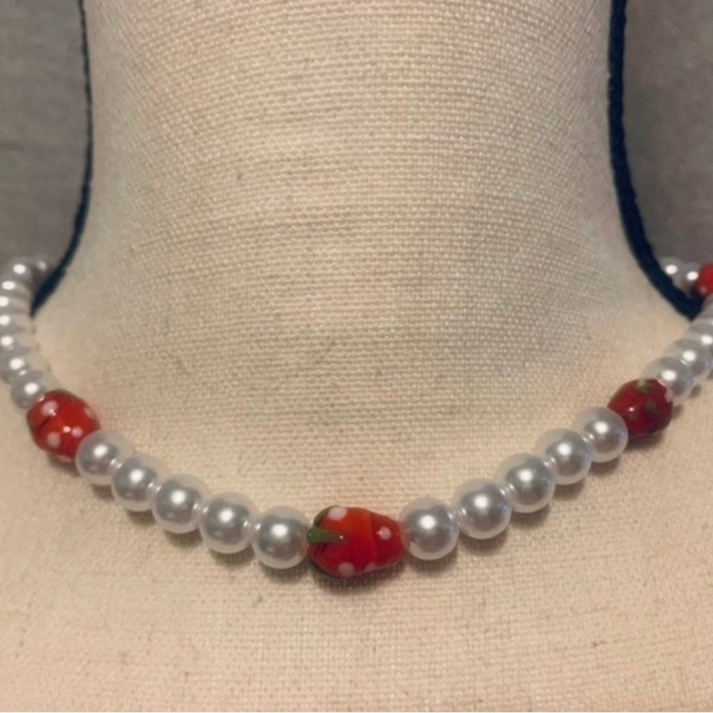 STRAWBERRY Pearl Chocker